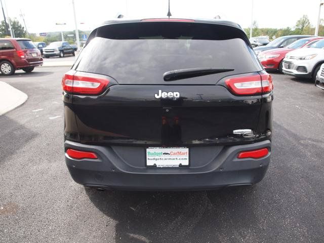 Used 2017 Jeep Cherokee Latitude w/ Safety/Convenience Group FWD image 2