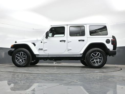 Used 2025 Jeep Wrangler Unlimited Sahara AWD/4WD image 45