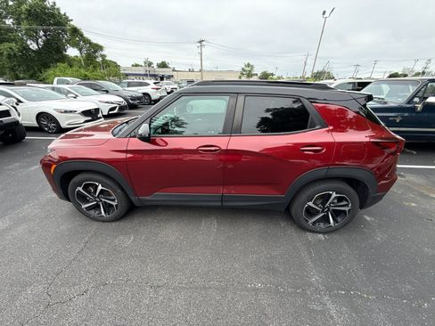 Used 2022 Chevrolet TrailBlazer RS w/ Sun and Liftgate Package FWD image 3