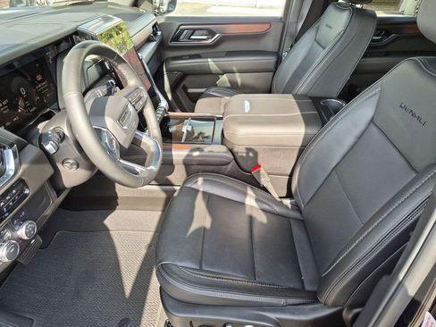 Used 2025 GMC Yukon Denali AWD/4WD image 12