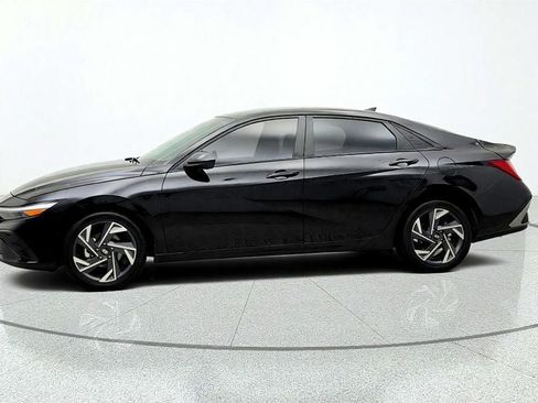 Used 2025 Hyundai Elantra SEL FWD image 8