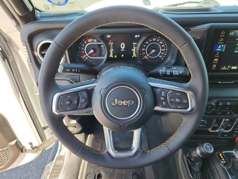 Used 2024 Jeep Wrangler Unlimited Sahara w/ Safety Group AWD/4WD image 17