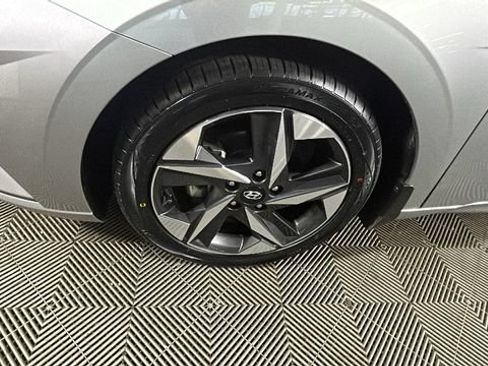 Used 2023 Hyundai Elantra SEL w/ Convenience Package FWD image 9
