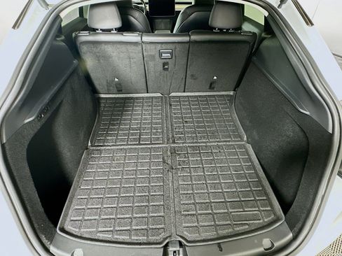 Used 2023 Tesla Model Y Performance image 27
