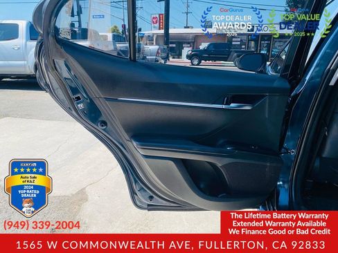 Used 2019 Toyota Camry SE w/ Carpet Mat Package FWD image 28