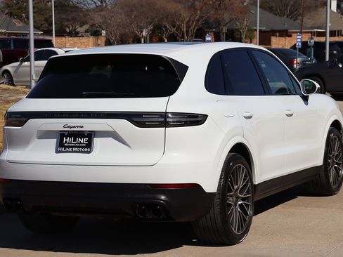 Used 2022 Porsche Cayenne Platinum Edition image 10