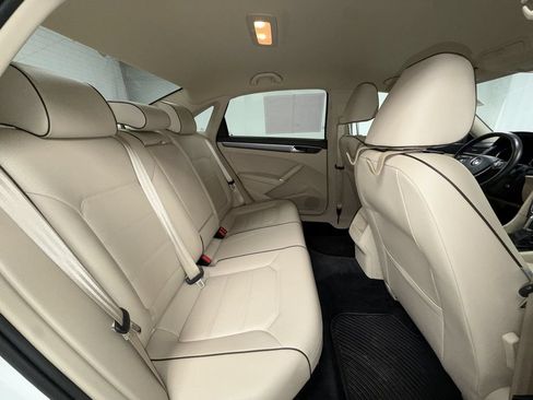 Used 2018 Volkswagen Passat 2.0T R-Line FWD image 19
