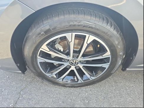 Used 2025 Volkswagen Jetta Sport image 9