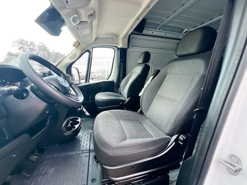 Used 2025 RAM ProMaster 2500 w/ Convenience Group FWD image 14