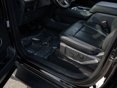 Used 2024 Ford Expedition Max XLT image 17