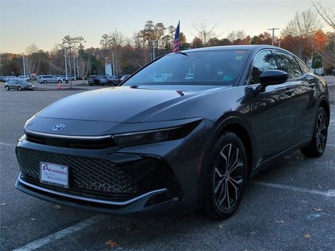 Used 2023 Toyota Crown XLE image 8