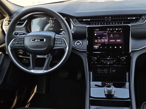 New 2025 Jeep Grand Cherokee Laredo image 31