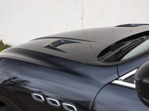 Used 2019 Maserati Levante Trofeo image 46