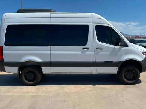 Used 2022 Mercedes-Benz Sprinter 2500 image 6