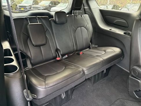 New 2026 Chrysler Pacifica Select image 12