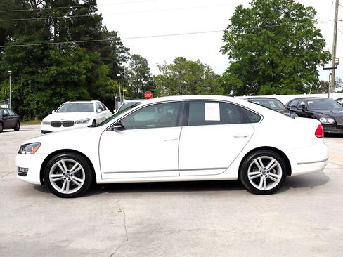 Used 2013 Volkswagen Passat TDI SE FWD image 2