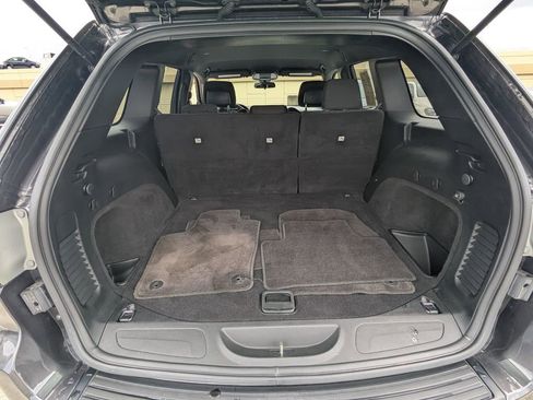 Used 2018 Jeep Grand Cherokee Laredo image 22