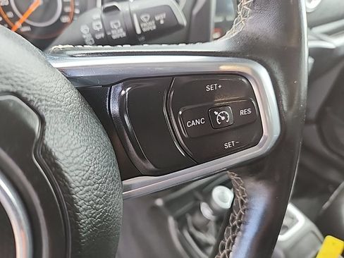 Used 2019 Jeep Wrangler Unlimited Sahara AWD/4WD image 11