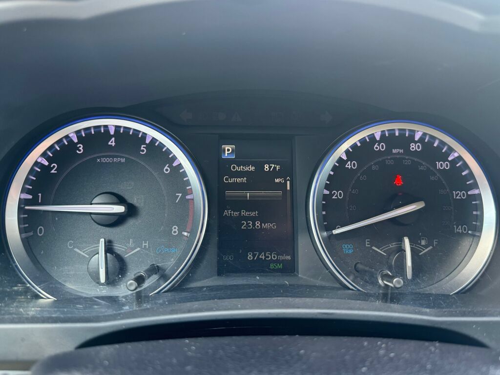Used 2019 Toyota Highlander XLE AWD/4WD image 29