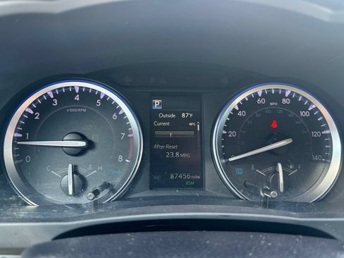 Used 2019 Toyota Highlander XLE AWD/4WD image 29