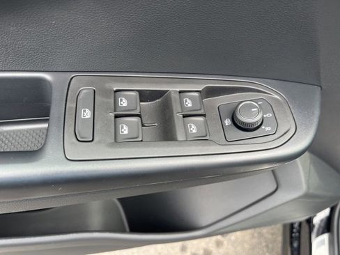 New 2025 Volkswagen Taos SE image 11