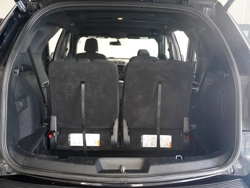 Used 2019 Ford Explorer XLT w/ Equipment Group 201A AWD/4WD image 42