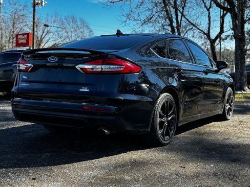 Used 2019 Ford Fusion SE image 2