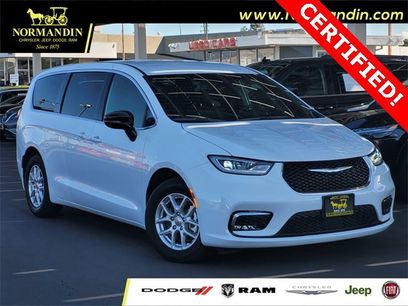 Certified 2025 Chrysler Pacifica Select