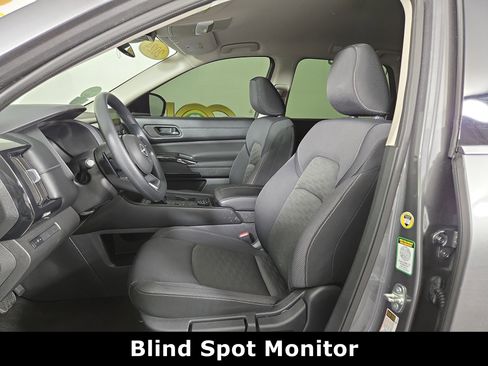 Used 2024 Nissan Pathfinder S image 10