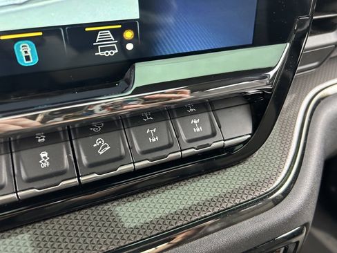 Used 2023 Chevrolet Silverado 1500 ZR2 w/ Technology Package image 38