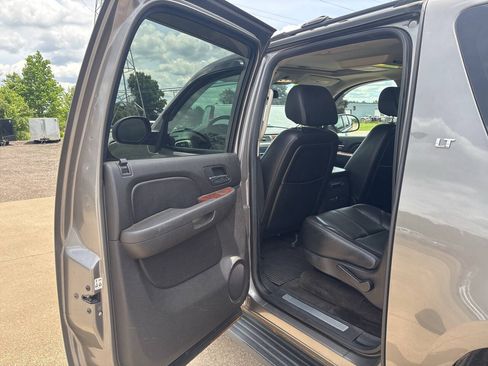 Used 2007 Chevrolet Suburban LT w/ LT Preferred Equipment Group AWD/4WD image 13