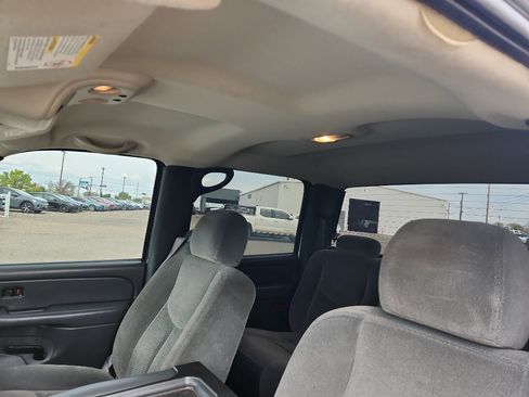 Used 2005 Chevrolet Silverado 2500 LS w/ Heavy-Duty Power Package image 18