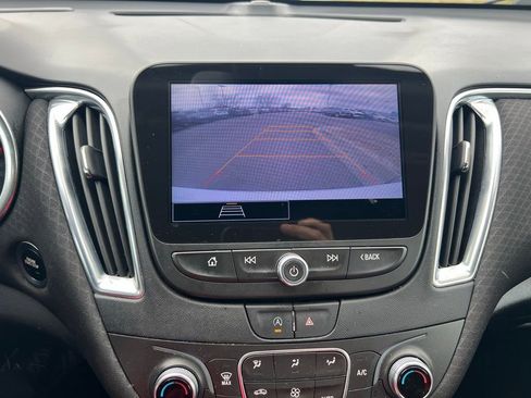 Used 2021 Chevrolet Malibu LT image 33