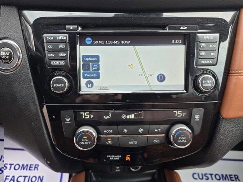 Used 2017 Nissan Rogue SL w/ SL Premium Package image 19