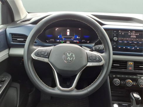 Used 2024 Volkswagen Taos SE w/ Panoramic Sunroof Package FWD image 10