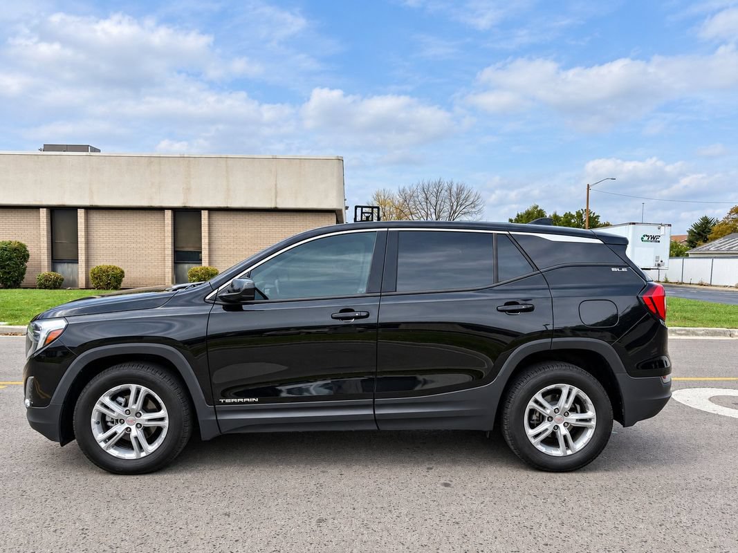 Used 2021 GMC Terrain SLE FWD image 2