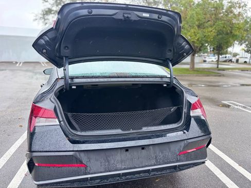 Used 2024 Hyundai Elantra SEL FWD image 10