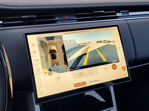 New 2025 Land Rover Range Rover Long Wheelbase SE image 13