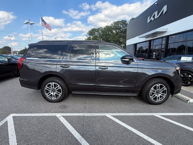 Used 2025 Ford Expedition Active AWD/4WD image 4