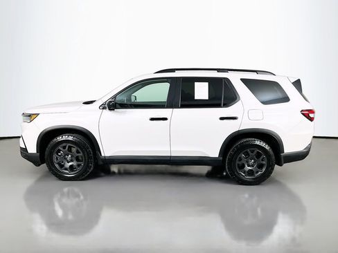 Used 2025 Honda Pilot TrailSport image 5