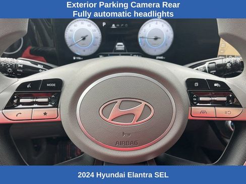 Used 2024 Hyundai Elantra SEL image 10