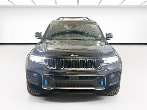 Used 2022 Jeep Grand Cherokee Overland w/ Luxury Tech Group IV AWD/4WD image 2