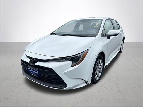 Used 2023 Toyota Corolla LE FWD image 2