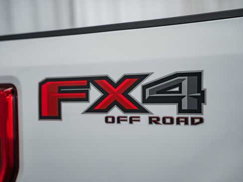 Used 2022 Ford F350 Lariat w/ Chrome Package image 21