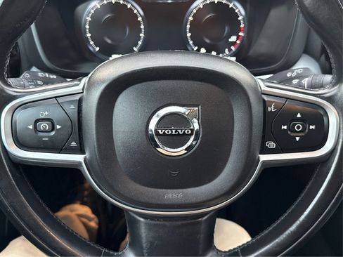 Used 2018 Volvo XC60 T5 Momentum w/ Vision Package AWD/4WD image 18