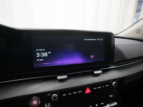 Certified 2024 Kia Carnival SX image 6