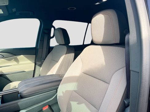Used 2026 Chevrolet Traverse LT FWD image 21