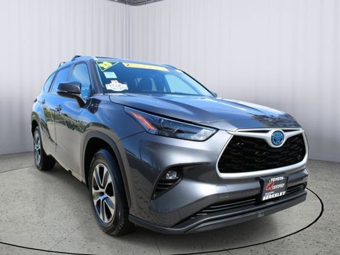 Used 2023 Toyota Highlander XLE FWD image 1