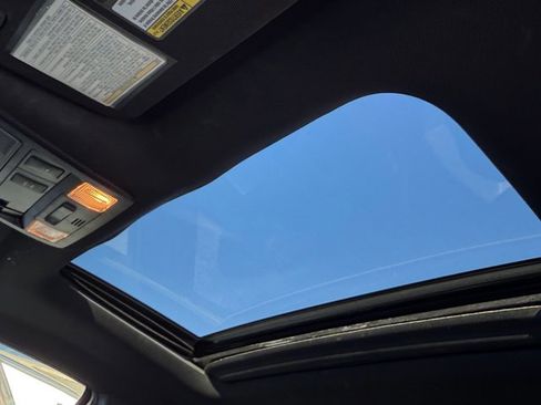 Used 2017 Toyota Tacoma TRD Off-Road image 25