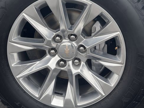 Certified 2023 Chevrolet Suburban Premier image 8